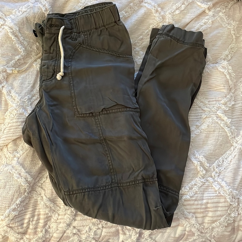 Aritzia cargo style pants
